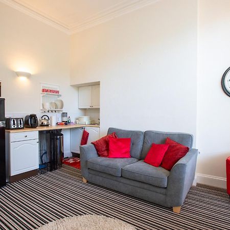 Cosy Flat In Victorian Villa- Parking & Garden Torquay Exterior photo